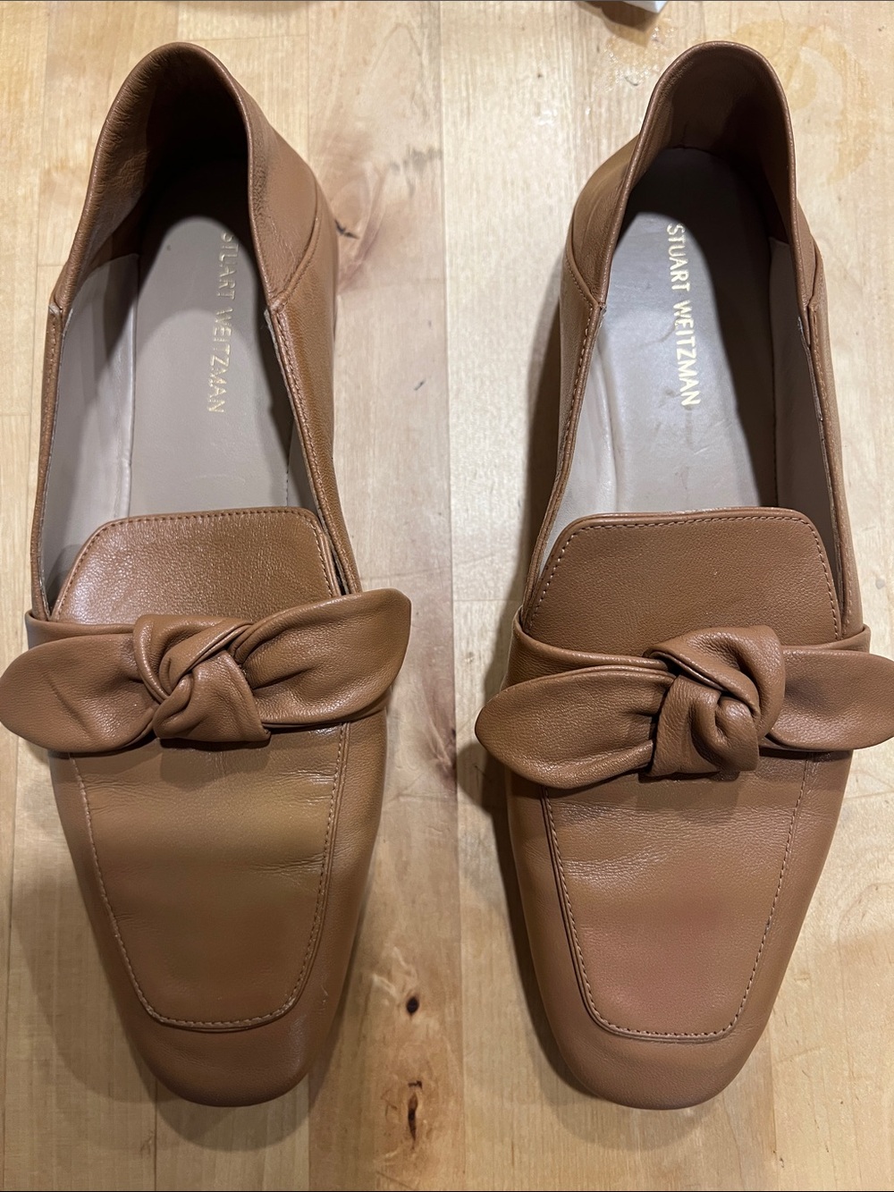 Stuart Weitzman Leather Knot Loafers, size 5